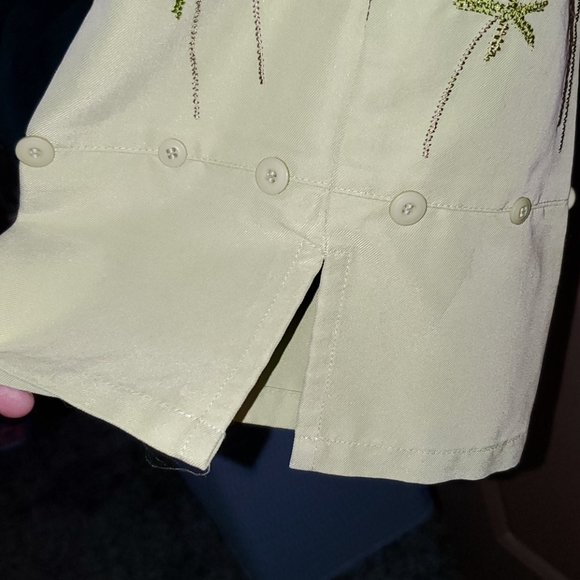 LINE TWO Capris - Picture 5 of 7